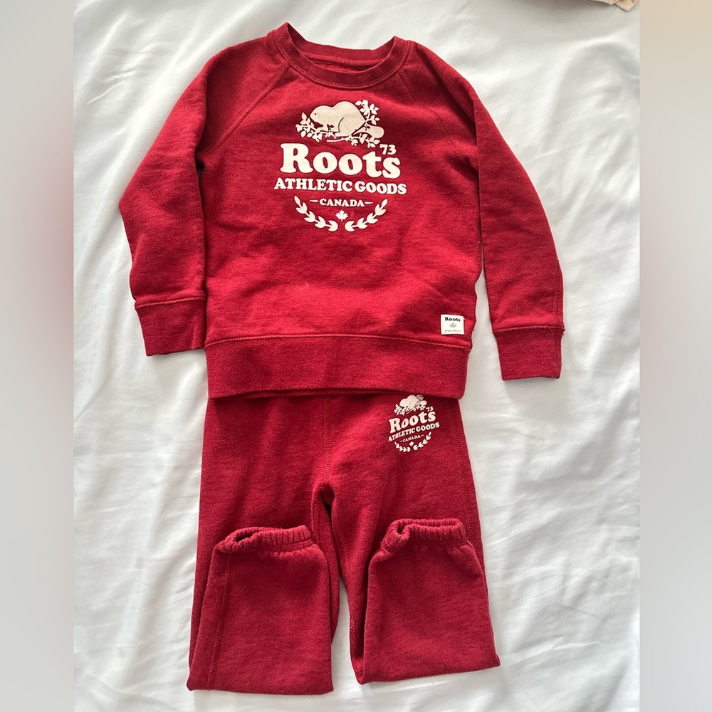 Roots sweatshirt and jogger set.Size 3T. Maroon/Red Colour. Unisex